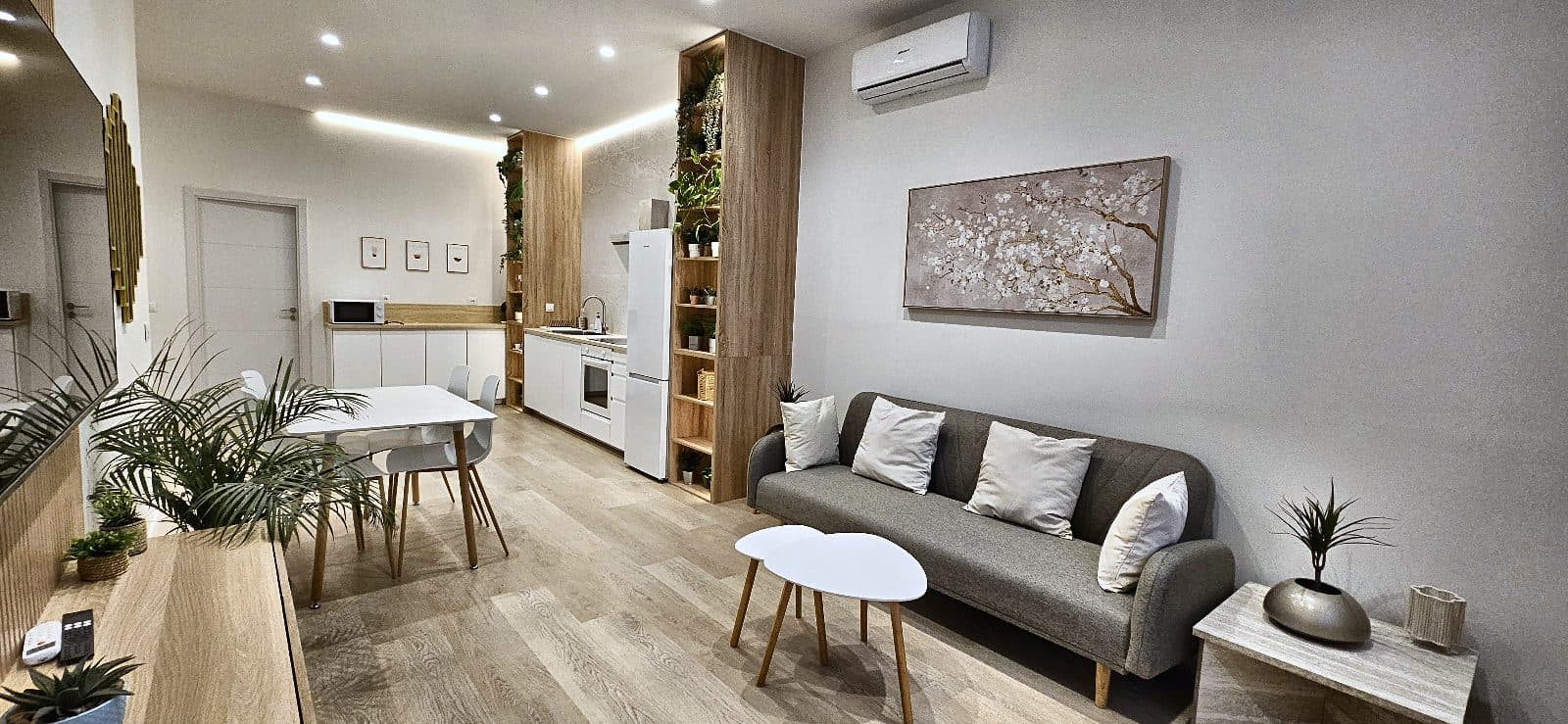 Living room with open kitchen of Centro Boutique