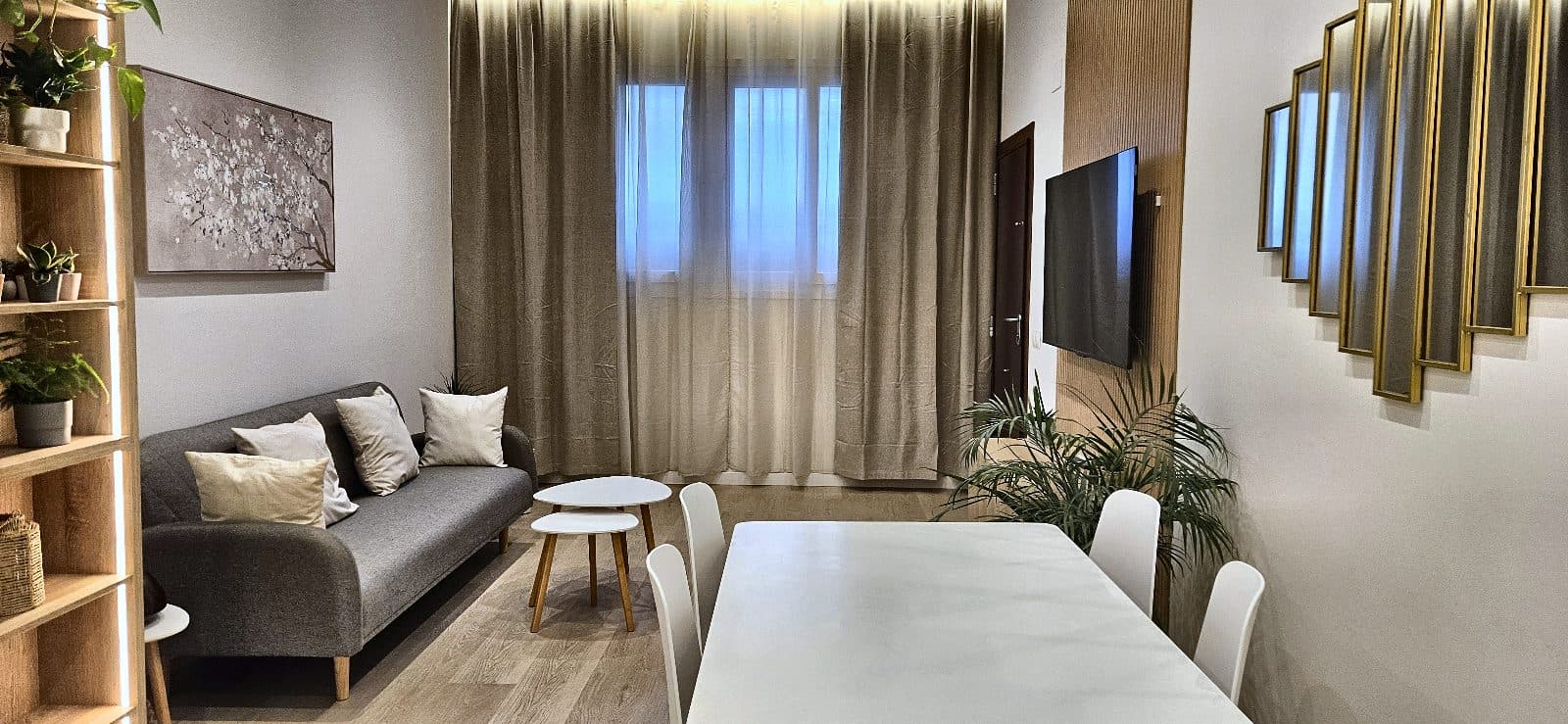 Living-dining room with sofa of Centro Boutique