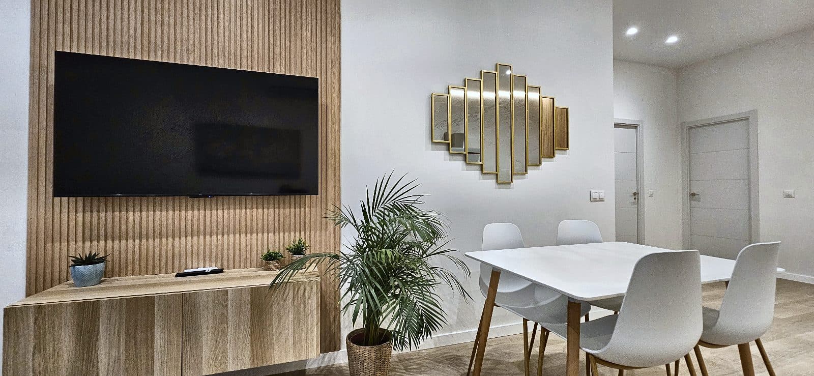 Dining area with TV of Centro Boutique