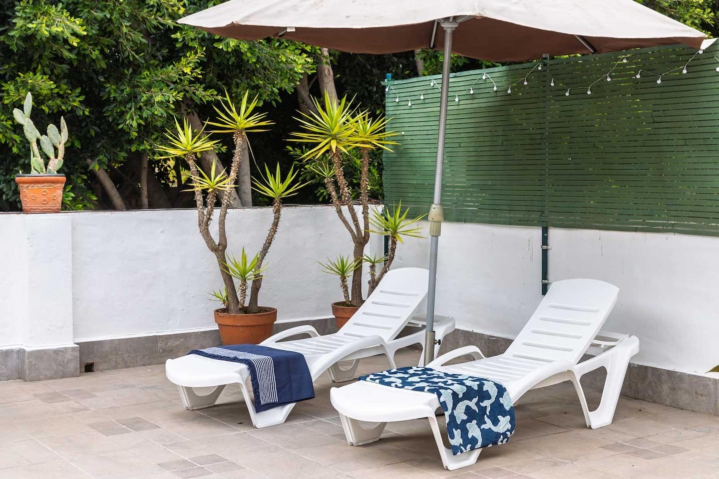 Sunny terrace of an apartment by the beach in Málaga